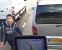 Video: Obračun na cesti! Tri divljaka iskaljuju bijes na kamionu