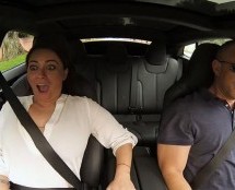 Video: Drž’te se, polijećemo! Rekacije ljudi pri ubrzanju Tesla Model S P85D!
