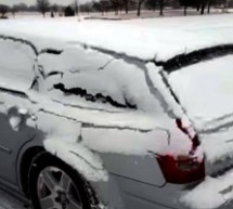 Video: Pogledajte najefikasniji način čišćenja snijega s auta koji ste ikada vidjeli!