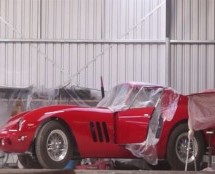 Video: U kokošinjcu napravio repliku Ferrarija 250