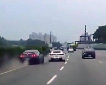 Video: Ko je ovdje kriv!? Ferrari 458 “isjekao” Nissana GT-R i izazvao udes!