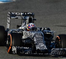 Red Bull u Jerezu otkrio crno-bijeli RB11