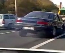Video: Vozio po Beogradu bez jednog točka dok ga policija nije zaustavila!