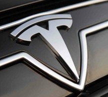 Automobilima Tesla uskoro neće trebati ruke vozača