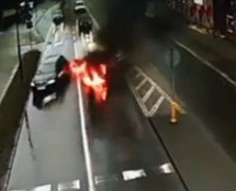 Video: Poljak izbjegao sigurnu smrt u eksploziji automobila!