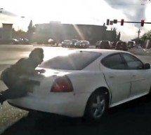 Video: Htio je automobilom pregaziti crnca, no nećete vjerovati kako je on reagovao na to!