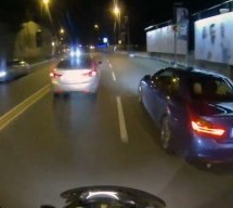 KO JE OVDJE KRIV: Završio u ‘sendviču’ između automobila!