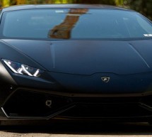 Mat crni Lamborghini Huracan sa Vossen točkovima