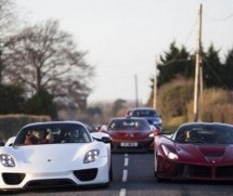 DA SE NAJEŽITE: U njegovoj garaži su LaFerrari, McLaren P1, i Porsche 918!