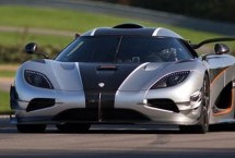 Pogledajte kako Koenigsegg Agera One:1 juri od 0 do 300 km/h i nazad za samo 17.95 sekundi!