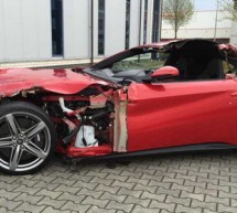 Na prodaju uništeni Ferrari F12 Berlinetta za 77.000 eura