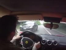 Pogledajte kako je ovaj vozač Ferrarija izbjegao saobraćajnu nesreću…