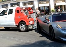 NEMA NEDODIRLJIVIH: Arap nepropisno parkirao Ferrari 458 Spider pa ostao bez njega