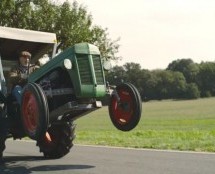 ON ČUPA I BETON: Traktor Ferguson sa 400 konja!