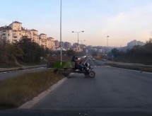 Raznih luđaka za volanom ima u Beogradu, ali ovakvog još niste vidjeli!