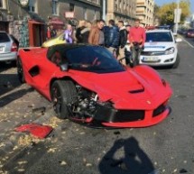 Budimpešta: Ferrarijem od milion € u parkirana vozila