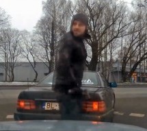 ZAKUCAO GA: U saobraćajnim svađama, sada ‘rade’ i čekići!