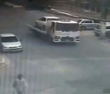 NEVJEROVATNA SREĆA: Pogledajte koliko su samo sreće imali ovi prolaznici!
