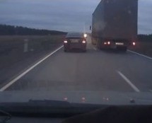 SAMO U RUSIJI: Koliko blesav moraš biti da ideš pretjecati u ovakvim uvjetima?!