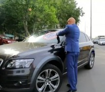 DALJE NEĆEŠ MOĆI: Ruska omladina u borbi protiv bahatih vozača!