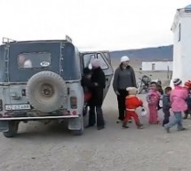 ČITAV RAZRED U JEDNOM TERENCU: Iz ovog ruskog UAZ-469 izašlo je čak 35 mališana!