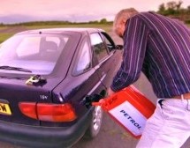 Pogledajte šta se dogodi kada u automobil sipate pogrešno gorivo!