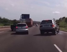 Tko pod drugim jamu kopa… S BMW-om će završiti u – jarku! (VIDEO)