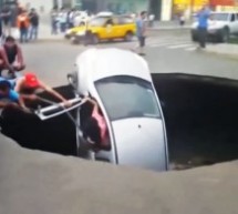 ZEMLJA SE OTVORILA: Bili su na raskrsnici, a onda je uslijedio užas! (VIDEO)