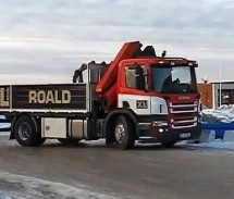 E, TO JE MAJSTOR: Driftuje kamionom dok ide po robu! (VIDEO)