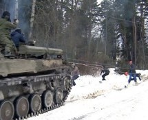 SAMO U RUSIJI: Skijanje na ruski način uz pomoć oklopnog transportera!