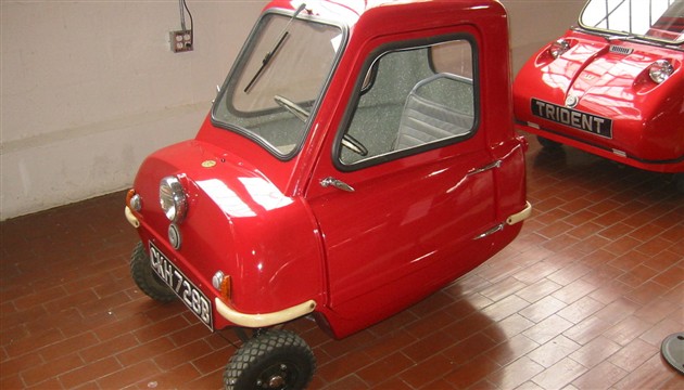1280px-1965_Peel_P50,_The_World's_Smallest_Car_(Lane_Motor_Museum)