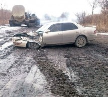 ZAŠTO SE ‘KAČIŠ’ KAD SI SLABIJI: Toyota Camry protiv samohodnog minobacača! (FOTO)