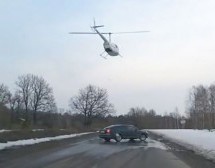 SAMO U RUSIJI: Pop u helikopteru slijeće pravo na prometnu cestu! (VIDEO)