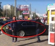 KUDA CRNI SINE: Da li je OVO najgora vožnja u rikverc U ISTORIJI automobila? (VIDEO)