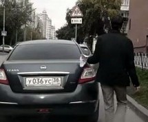 Evo kako lopovi kradu auto pomoću samo jednog lista papira (VIDEO)