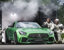 HARDCORE TRKAČ: Predstavljen Mercedes-AMG GT R! (VIDEO)