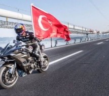 Turčin na mostu vozio Kawasaki Ninja H2R nevjerovatnih 400 kilometara na sat! (VIDEO)