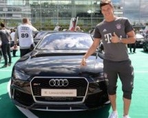 Bayernovi igrači dobili nova auta: Dizelka za tinejdžera, Levandovski uzeo ‘Audi RS7′ (VIDEO)