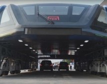 Pogledajte fascinantni kineski megabus na pokusnoj vožnji (VIDEO)