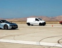 Kad ‘Mercedes-Benz Vito’ kombi počisti BMW i8 i Dodge Viper (VIDEO)