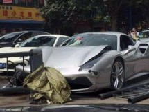 Jedan udes, dva slupana Ferrarija 488 GTB (FOTO)