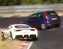 Ford Fiesta zamalo uništila Ferrari 458 Italia na Nurbugringu (VIDEO)