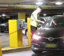 KOJI CAR: Nije hteo da plati parking pa je uradio NAJLUĐU MOGUĆU STVAR! (VIDEO)