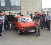 ZA SVAKU POHVALU: Kolektiv firme kupio kolegi AUTOMOBIL, a još ga i REGISTROVALI!