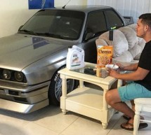 Sklonio BMW E30 M3 u dnevnu sobu kako bi ga zaštitio od uragana (FOTO)