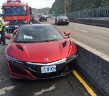 PČELA JE KRIVA ZA SVE: U udesu oštećena predserijska Honda NSX (VIDEO)