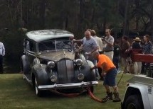 Kakav peh! Nagrađeni oldtajmer završio u jezeru (VIDEO)