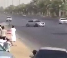 PROVOD BOGATIH: Ovi Saudijci opako DRIFTUJU nasred AUTOPUTA – potpuno ludilo! (VIDEO)