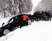 Nevjerovatno: Pogledajte kako su ljudi vratili Chevrolet na put (VIDEO)