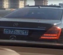 Vlasnik Mercedes-Benza iz Kazahstana na originalan način se zahvaljuje drugim vozačima (VIDEO)